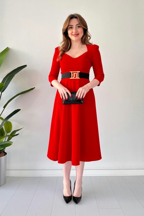 Beşgen Yaka Kemerli Krep Elbise Kırmızı
