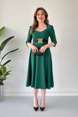 Beşgen Yaka Kemerli Krep Elbise Yeşil - Thumbnail