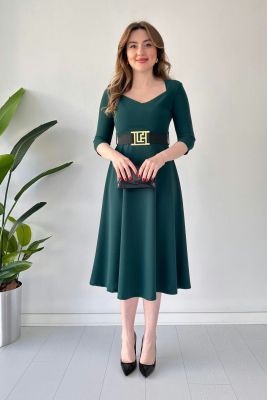 Beşgen Yaka Kemerli Krep Elbise Zümrüt Yeşil - Thumbnail