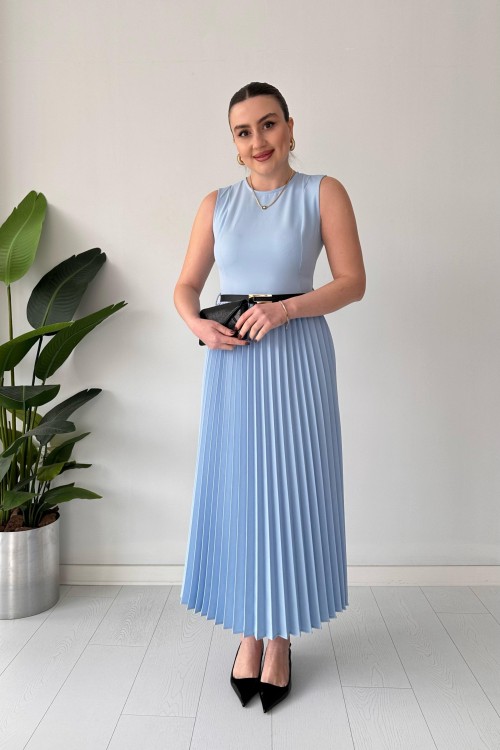 Robe sans manches à jupe plissée bleu bébé
