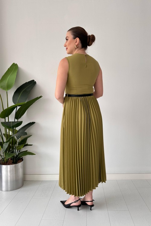 Robe sans manches à jupe plissée verte