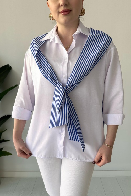 Chemise blanche détaillée avec foulard