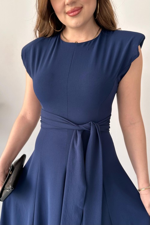 Robe large à ceinture bleu marine