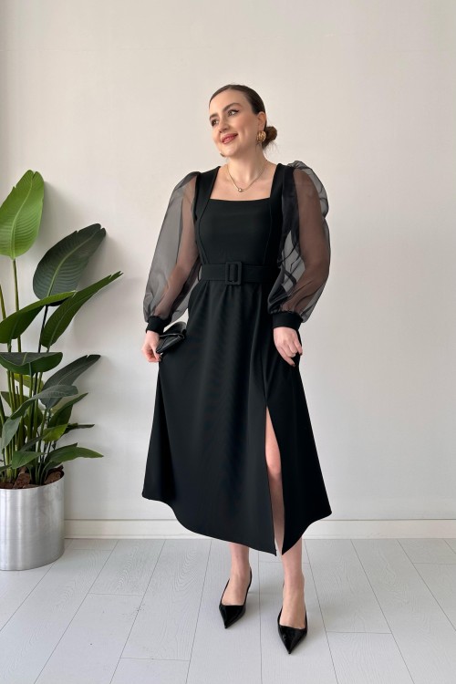 Robe en tulle noire à manches carrées et col carré