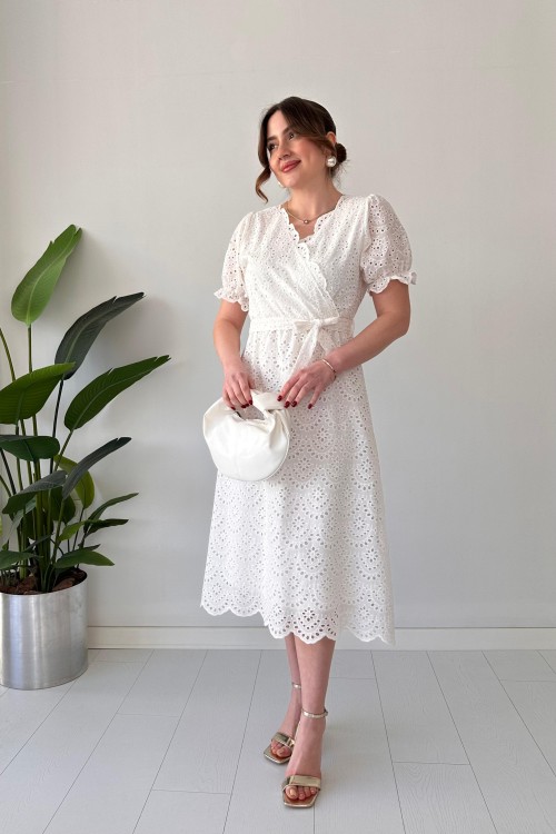 Robe brodée à double boutonnage blanche