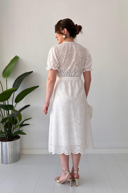Robe brodée à double boutonnage blanche