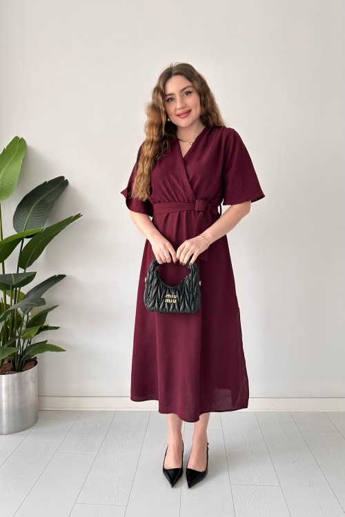 Robe fendue ceinturée bordeaux