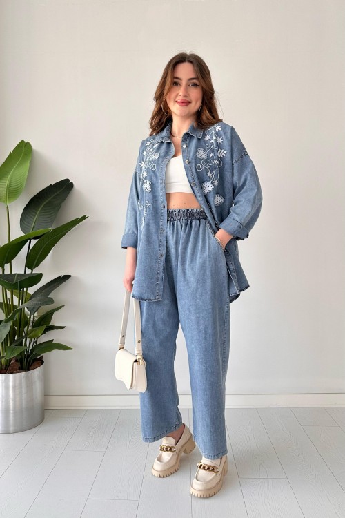 Costume en jean brodé bleu