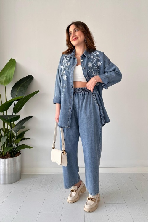 Costume en jean brodé bleu