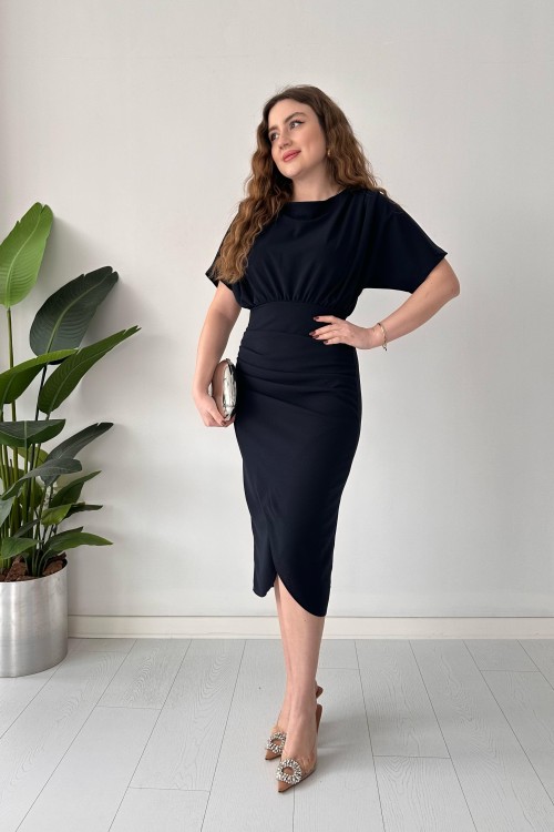 Robe plissée aux épaules bleu marine