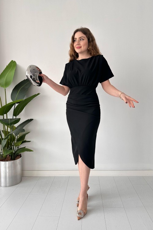 Robe plissée aux épaules noire