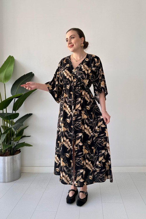 Robe noire fendue devant à motif feuilles