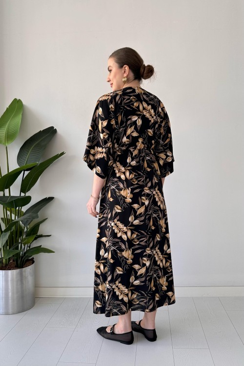 Robe noire fendue devant à motif feuilles