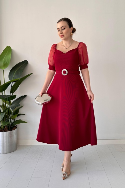 Robe ceinturée à manches en organza bordeaux