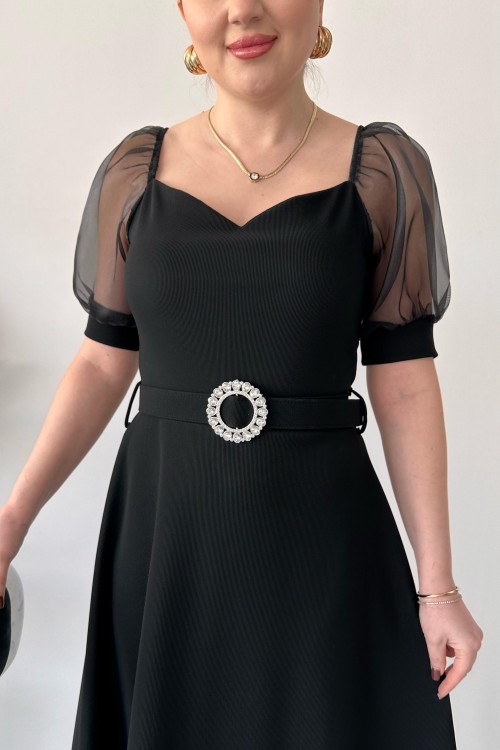 Robe ceinturée à manches en organza noire