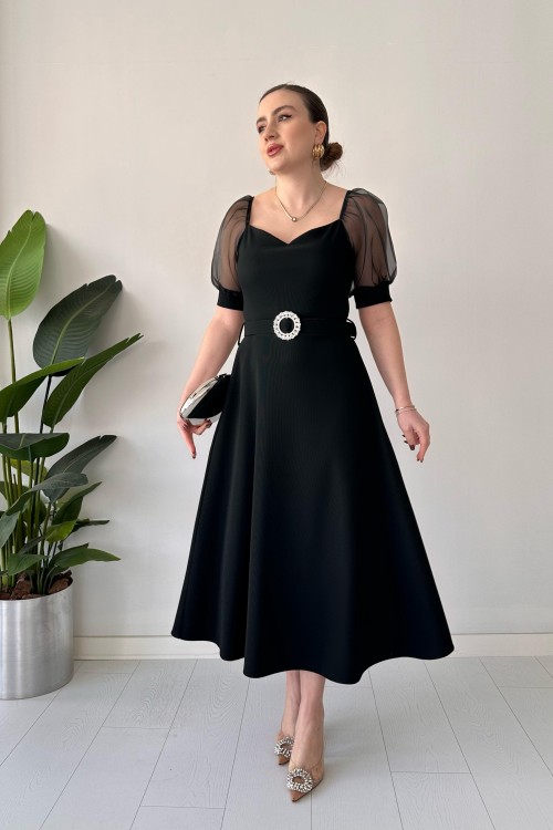 Robe ceinturée à manches en organza noire