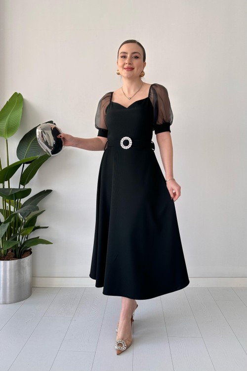 Robe ceinturée à manches en organza noire