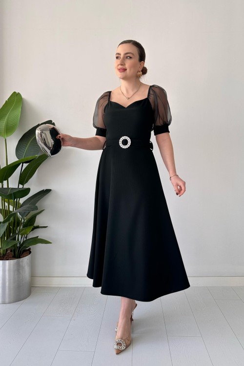 Robe ceinturée à manches en organza noire
