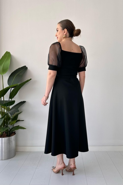 Robe ceinturée à manches en organza noire