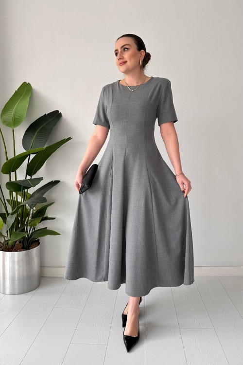 Robe unie plissée grise