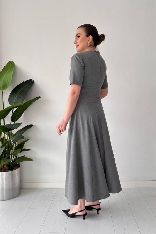 Robe unie plissée grise