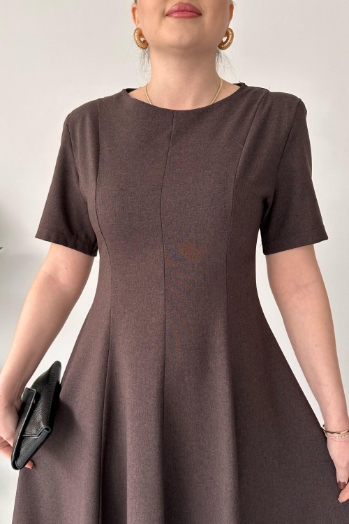 Robe unie plissée marron