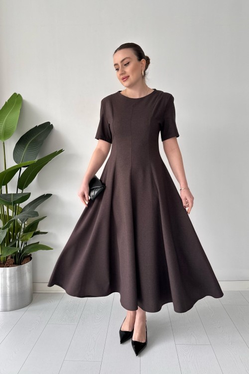 Robe unie plissée marron