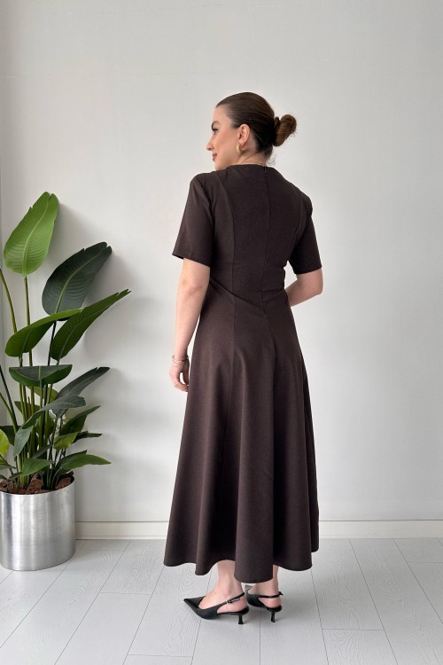 Robe unie plissée marron