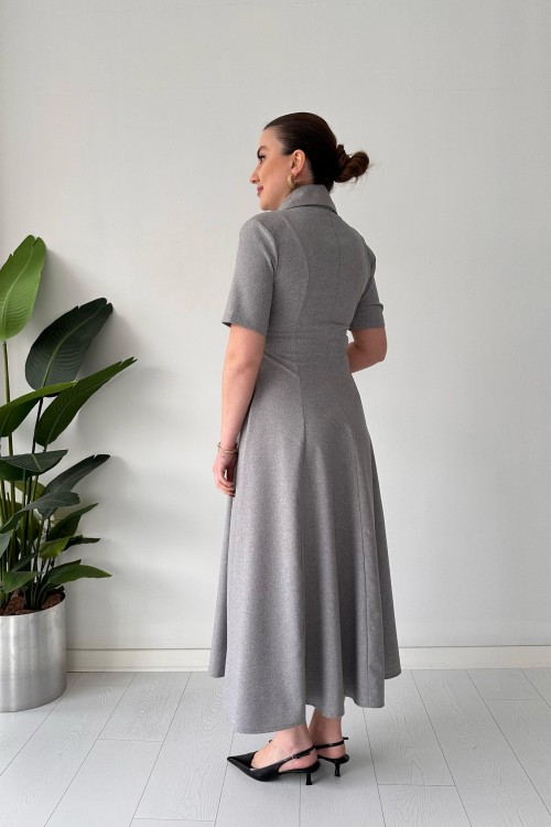 Robe zippée à col pointu grise