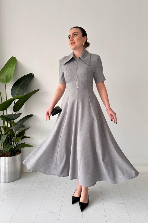 Robe zippée à col pointu grise