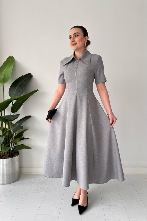 Robe zippée à col pointu grise