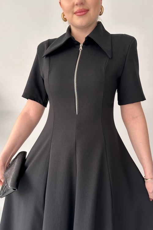 Robe noire à col pointu et fermeture éclair