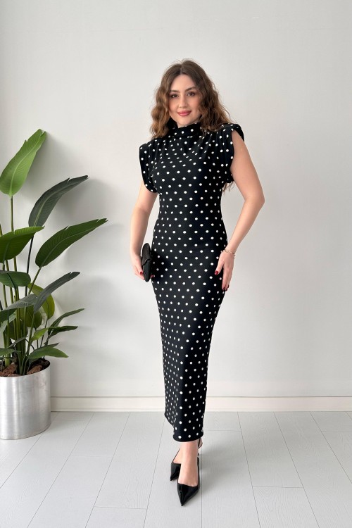 Robe matelassée à pois noire