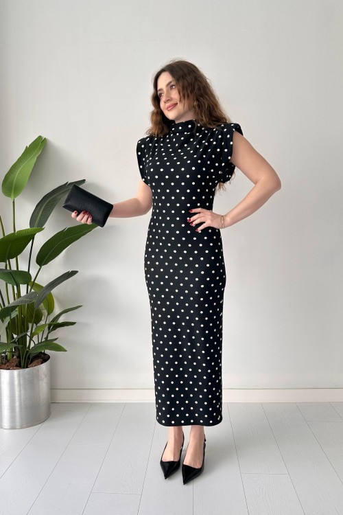 Robe matelassée à pois noire