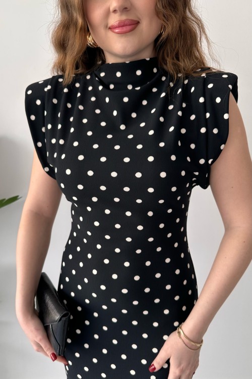 Robe matelassée à pois noire