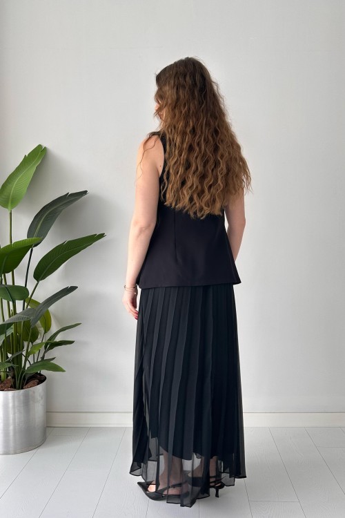 Robe en mousseline de soie noire à motif gilet